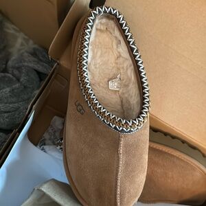 Brand new in box Ugg - Tassmas chestnut color .
